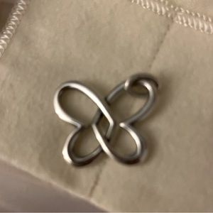 James Avery Retired Heart Link Pendant